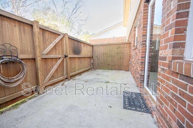 Building Photo - 415 Parkdale Dr