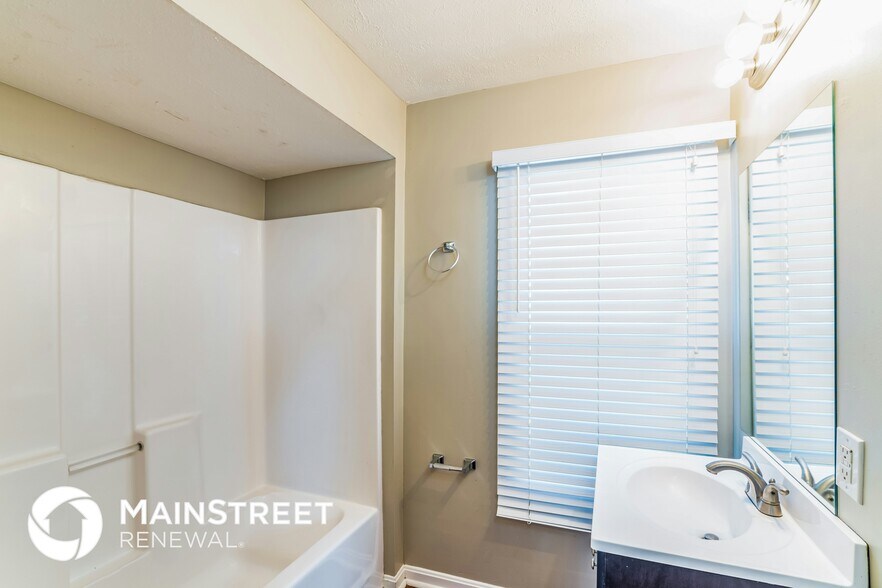 Building Photo - 1422 Longfield Ave