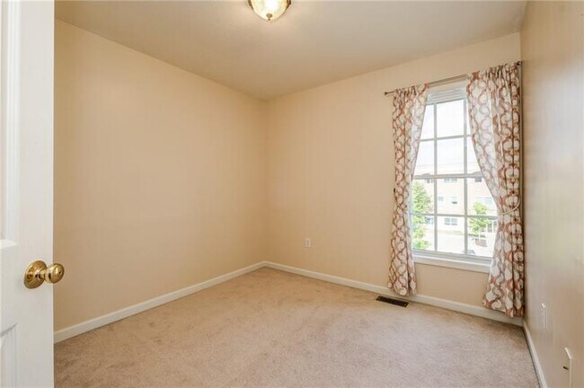 Building Photo - 612 Arbor Ct