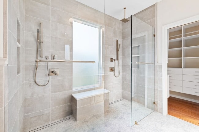 Building Photo - Beautiful 5 Bedroom Home in Dansforth Neighborhood