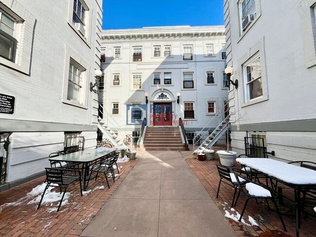 Building Photo - 215 E 11th Ave