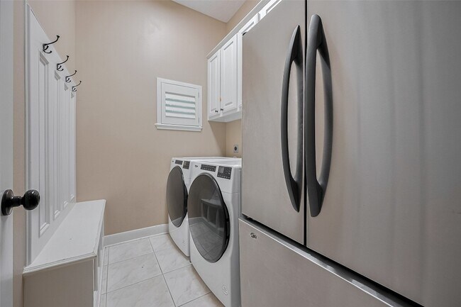 Building Photo - 11826 Legend Manor Dr