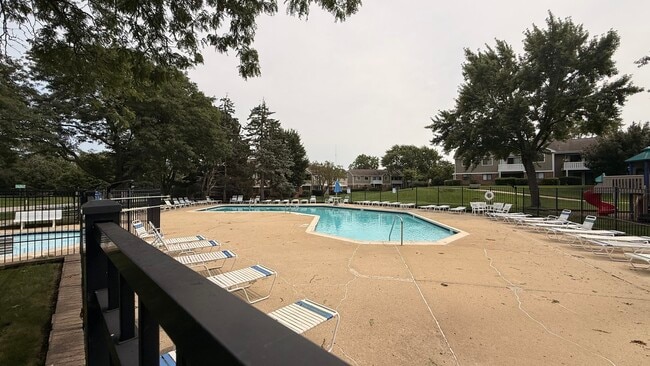 Building Photo - 220 Oak Knoll Ct