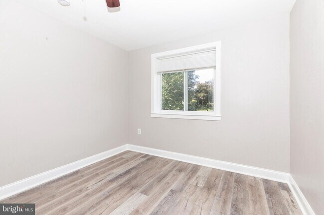 Building Photo - 719 Cotter Rd