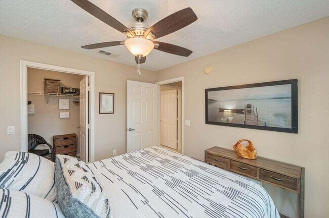 Building Photo - 4276 Calinda Ln