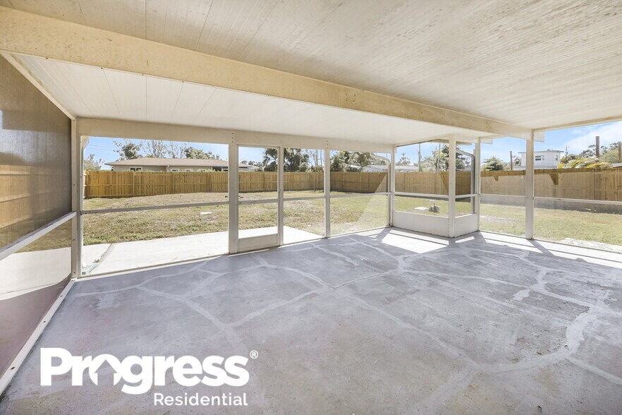 Building Photo - 5 Victoria Dr