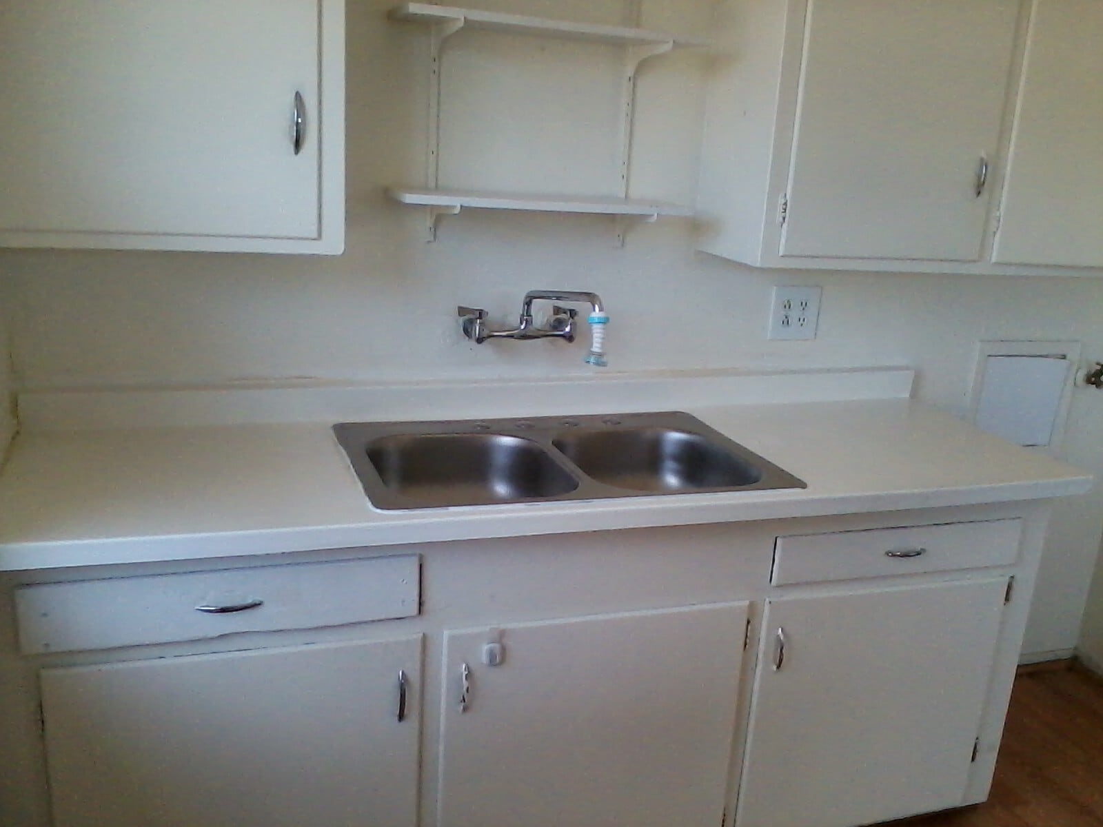 Kitchen countertop - 3895 Harney St