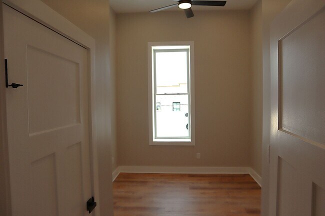 Building Photo - 128 N Water Ave