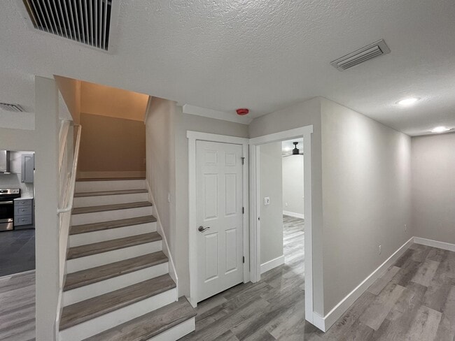 Building Photo - 119 Dixwood Ave
