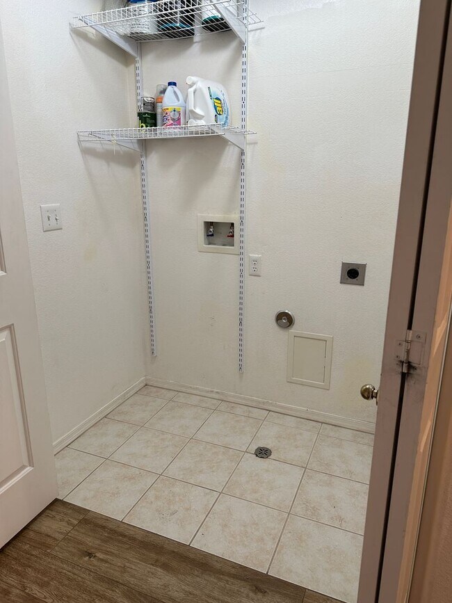 Building Photo - Long Term unfurnished - Pets allowed - Ple...