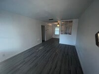 Building Photo - 3/2/2 home on a quiet street. Centrally lo...