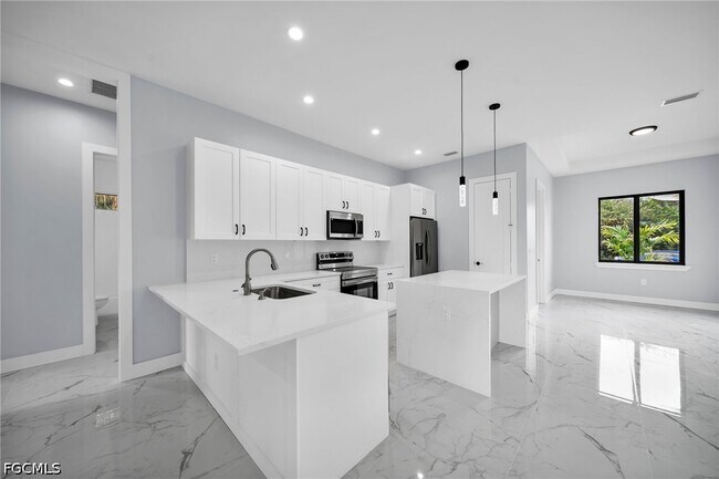 Building Photo - 3018 19th St W