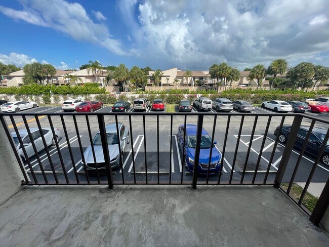 Building Photo - ONE BEDROOM ONE BATHROOM! WATERFRONT COMMU...