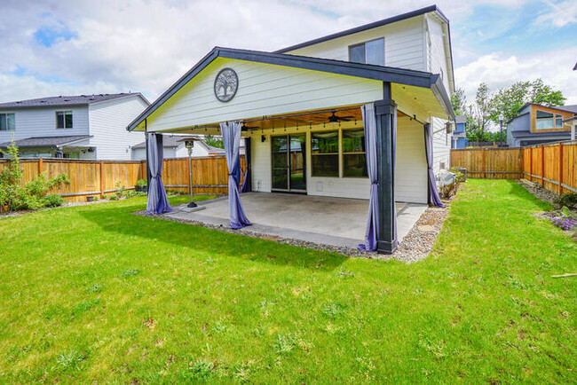 Building Photo - NEWER FOUR BEDROOM NEAR HAZEL DELL