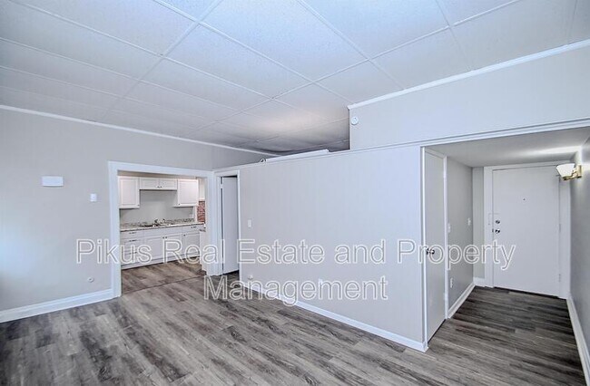 Building Photo - 111 Lincoln Way W