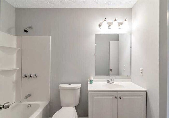 Building Photo - Fantastic 4bd/2ba home! Let yourself in!