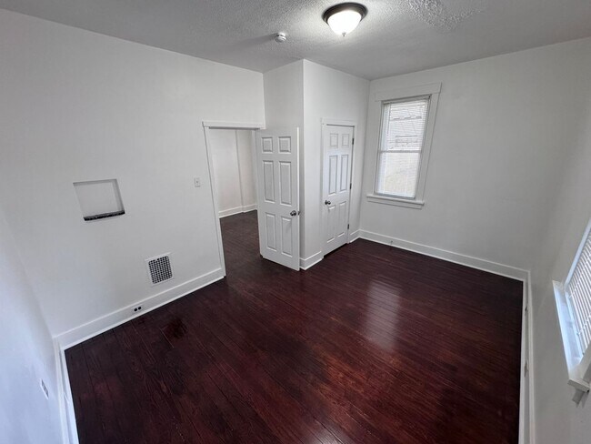 Building Photo - 3211 Walnut St