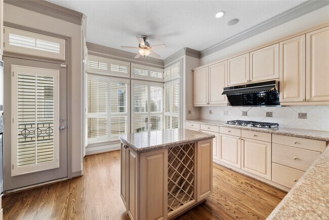 Building Photo - 1515 Hyde Park Blvd