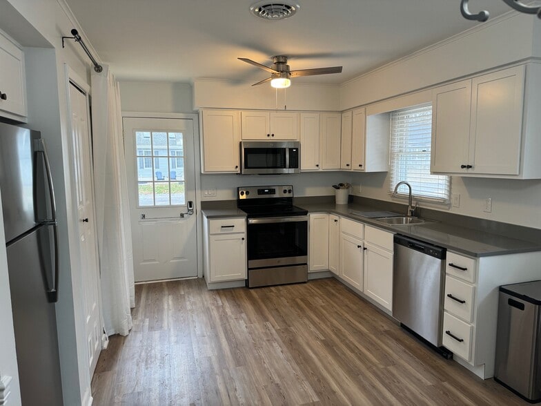 Building Photo - 22730 Holly Way W