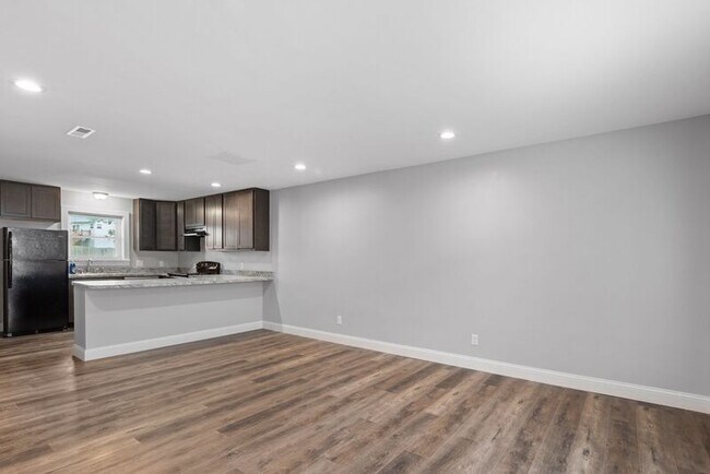Building Photo - 1119 Columbus Cir