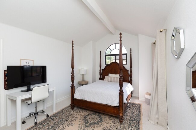 Building Photo - 5 Bed, 4 Bath in the Beautiful Alpine