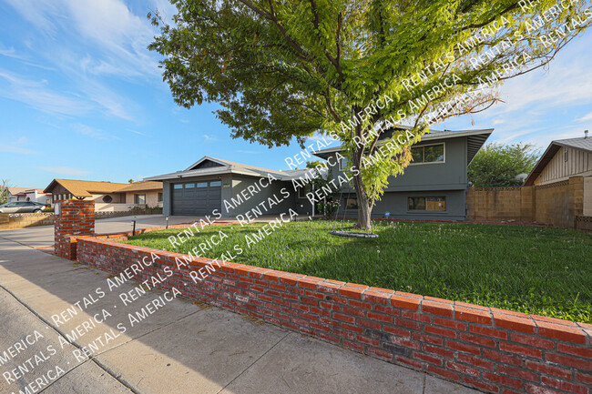 Building Photo - 5 bedrooms and Solar!