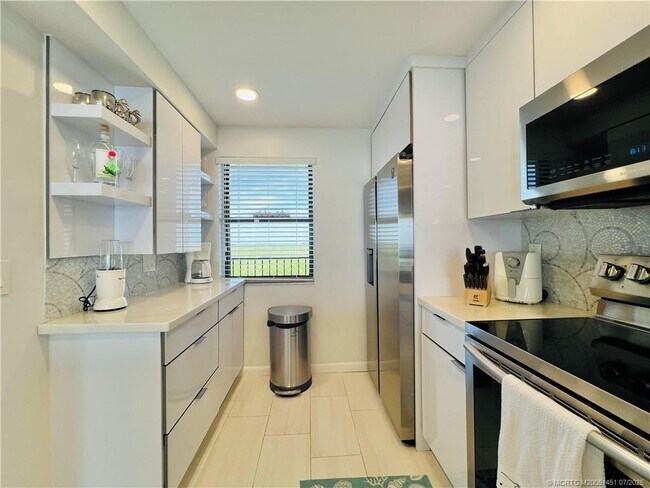 Building Photo - 4200 N Hwy A1A