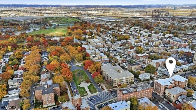 Building Photo - 2520 John F. Kennedy Blvd