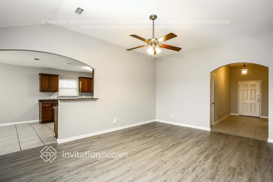 Building Photo - 2114 Bluebell Dr