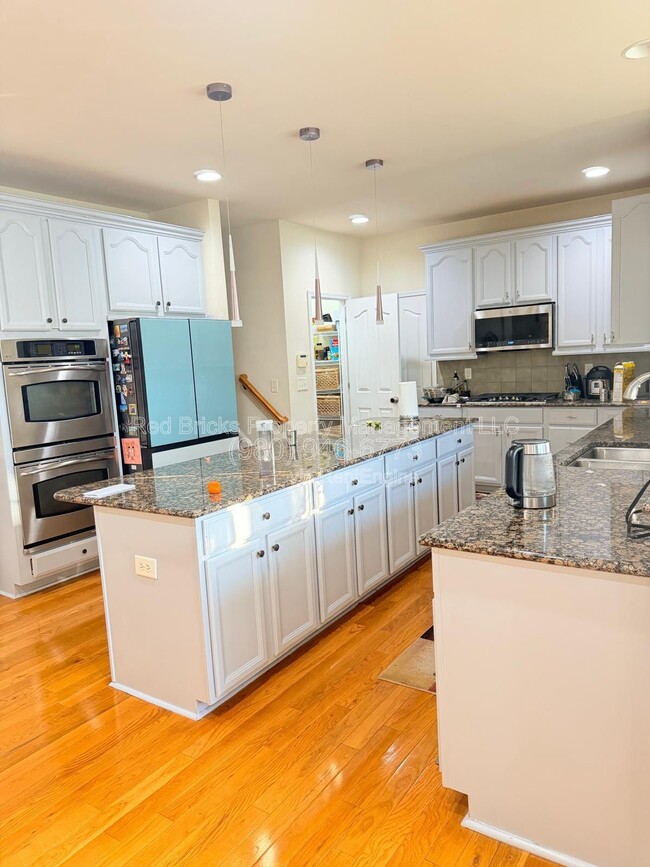 Building Photo - 7939 Heatherstone Dr