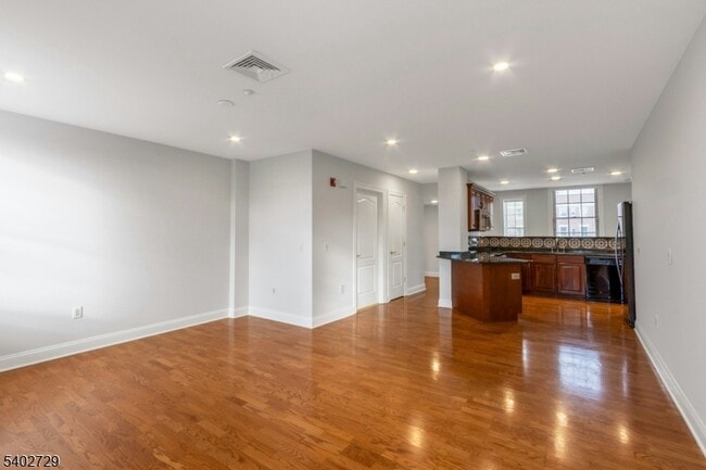 Building Photo - 5401 Rio Vista Dr