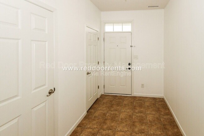 Building Photo - 10031 Golden Dr