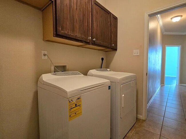 Building Photo - 615 Pumpkin Dr