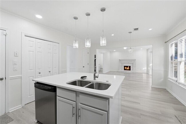 Building Photo - 1150 River Overlook Dr NW