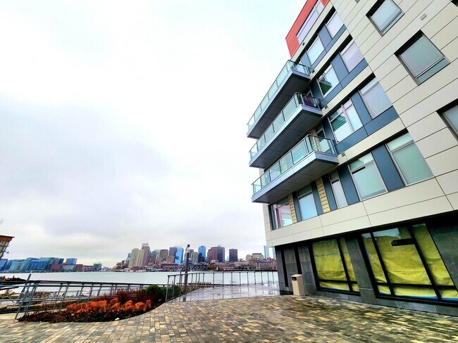 Building Photo - 99 Sumner St