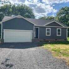 Building Photo - Adorable Home in Great Central Location...