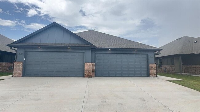 Building Photo - 11513 University Dr