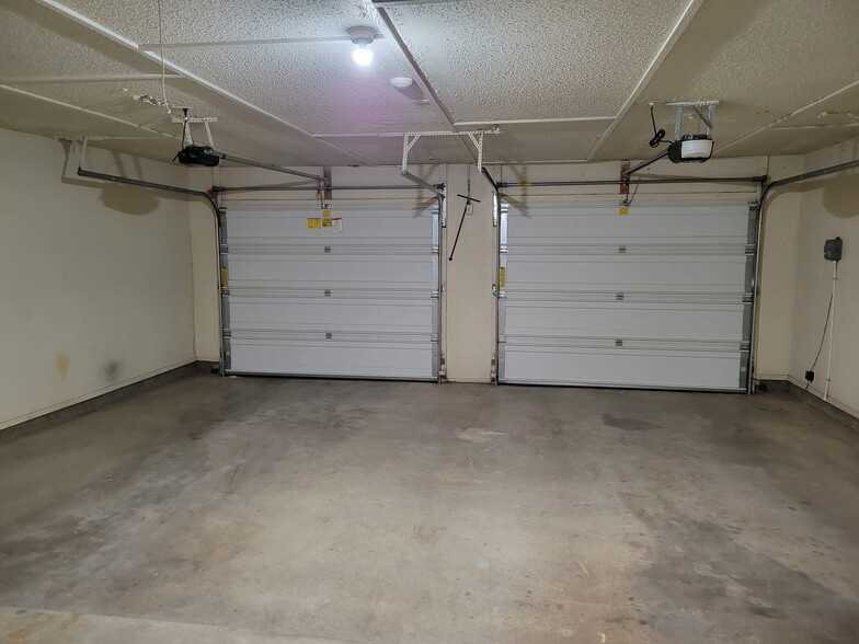 Garage - 4829 Bermuda Dr