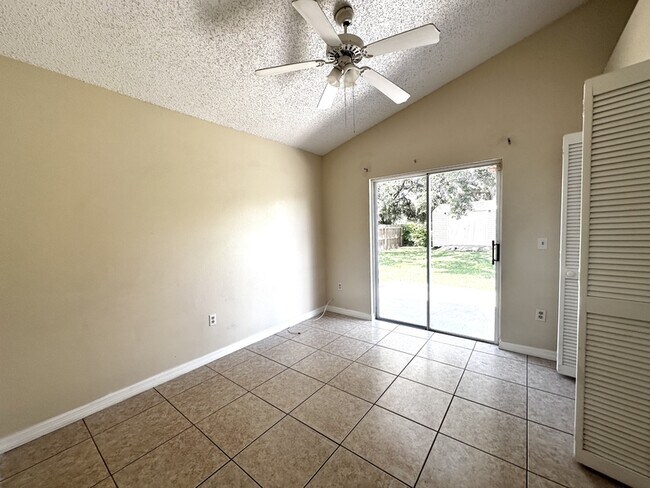 Building Photo - 9606 Chandon Dr