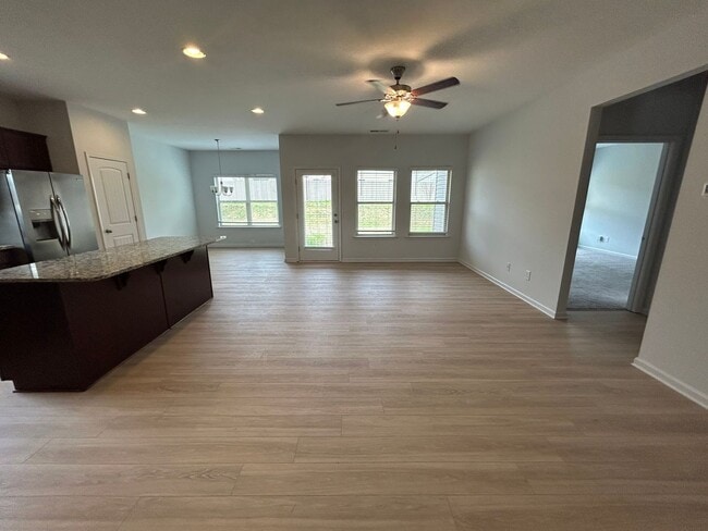 Building Photo - Newer Built 4/3 House in West Rome- $1,995