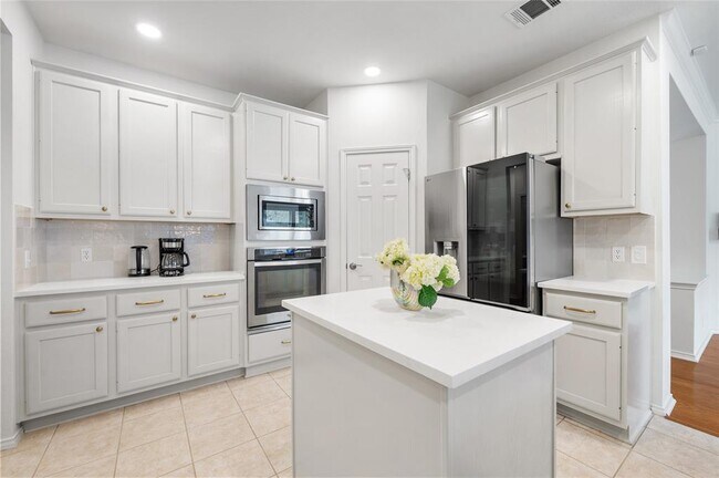 Building Photo - 11817 Lake Stone Dr