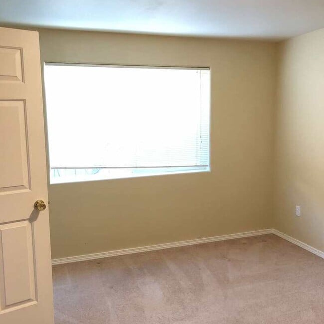 Building Photo - 1973 SW Canyon Dr