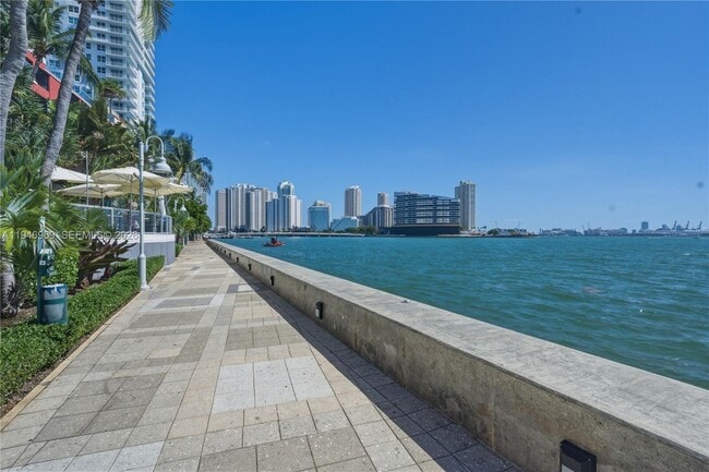Building Photo - 1155 Brickell Bay Dr