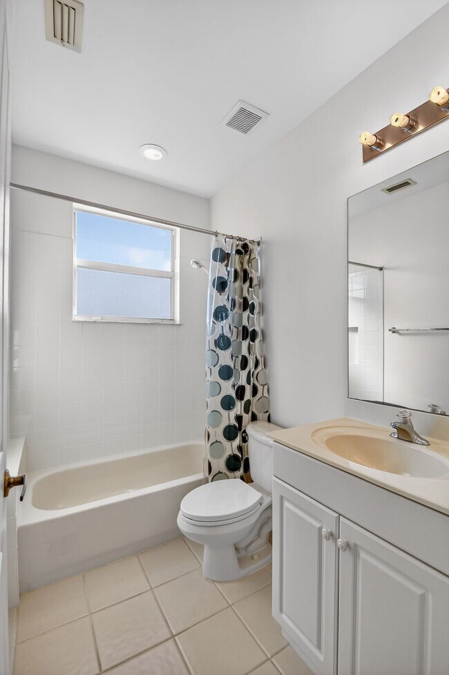 Building Photo - 6068 Pond Bluff Ct