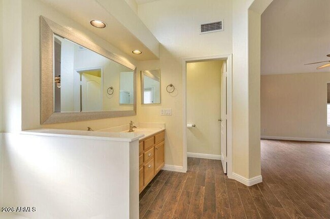 Building Photo - 10213 W Daley Ln