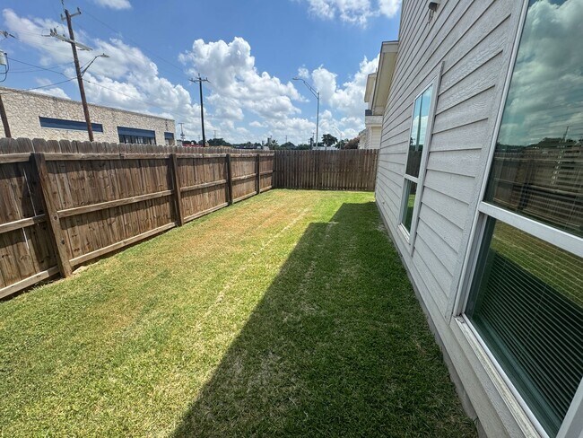 Building Photo - 4122 Swans Landing