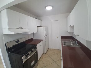 Building Photo - 401 SW 13th Pl