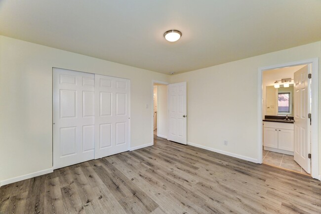 Building Photo - Updated 3BR Unit in Federal Way