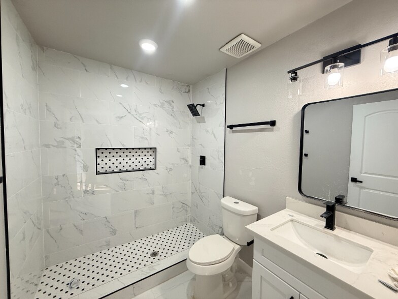 Building Photo - 2209 Gano St