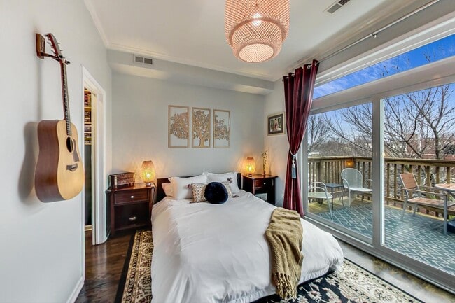 Building Photo - 1328 W Belmont Ave